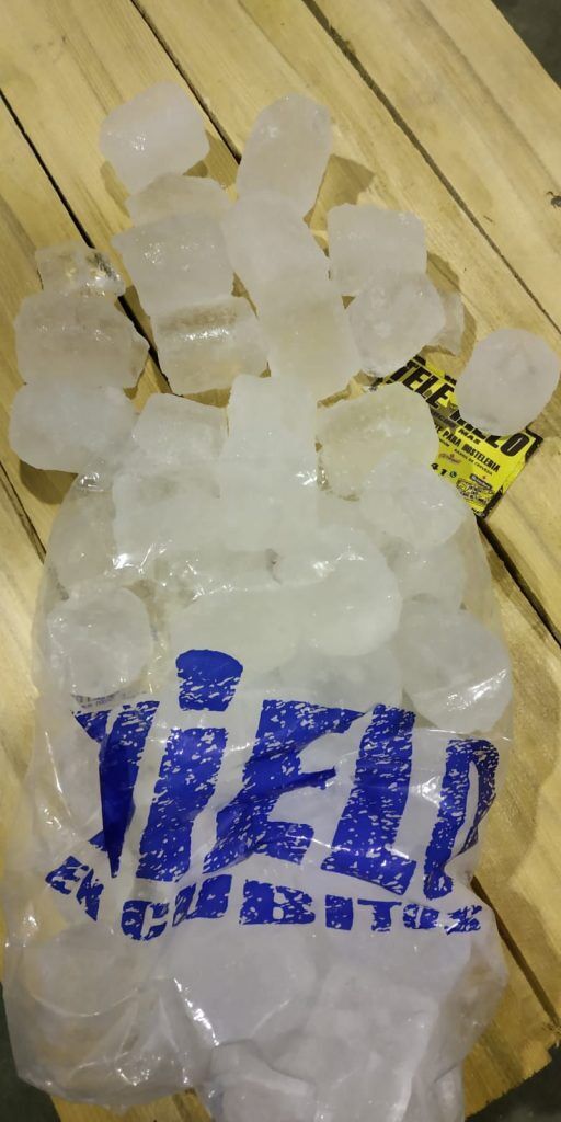 Cómo hacer cubitos de hielo transparentes